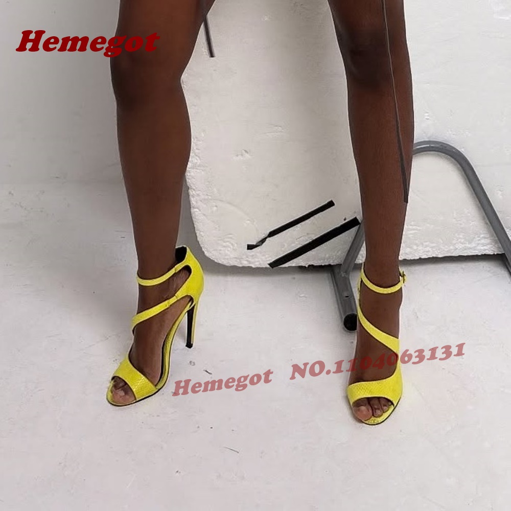 Neon Yellow Snake Print Sandal - Women'S Shoes Yellow recension och pris