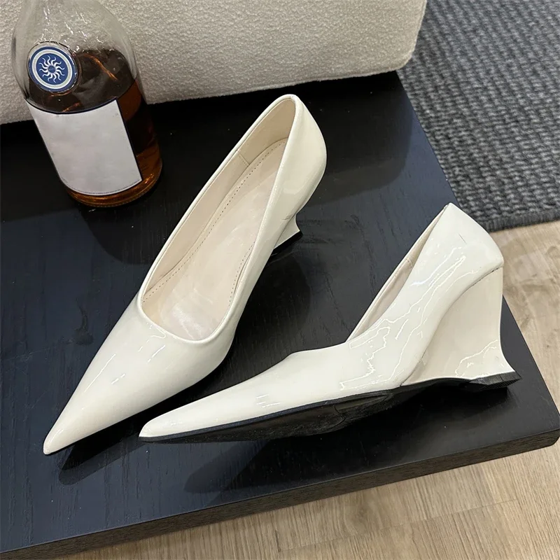 Aneikeh Design Wedges High Hee - Patent Leather Pump recension och pris