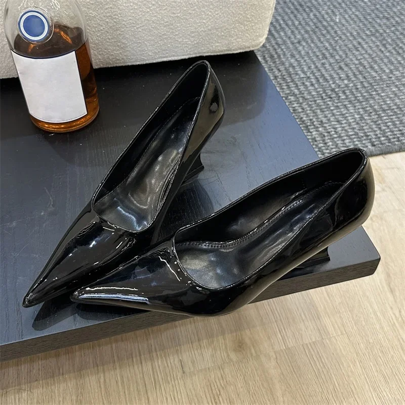 Aneikeh Design Wedges High Hee - Patent Leather Pump recension och pris