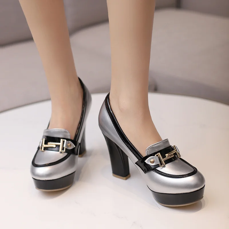 Fashion Metal Chain Women Loaf - Patent Leather Pump recension och pris